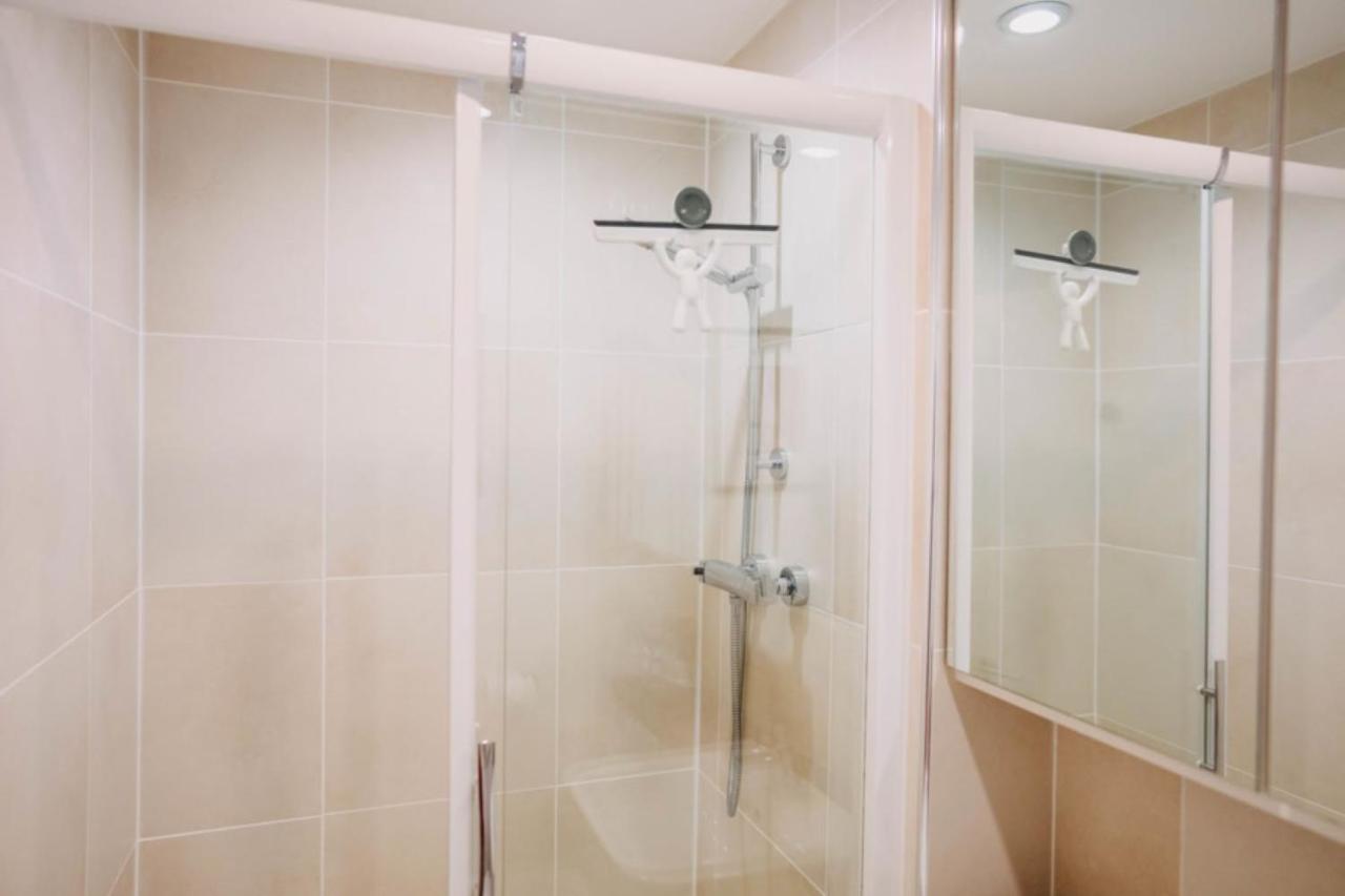 Sunset Waves Sea View Apartment Featuring Panoramic Views & Parking นิวคีย์ ภายนอก รูปภาพ